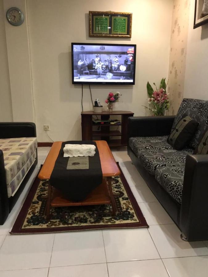 Homestay Dayani Musleem Петалинг Джая Екстериор снимка